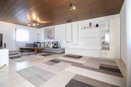 Wohnzimmer - 7 Zimmer Einfamilienhaus zum Kaufen in Bietigheim-Bissingen