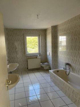 Helles großes Bad - 