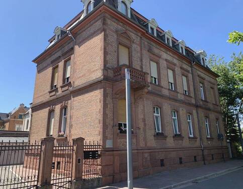 Gebäude - 1 Zimmer Mehrfamilienhaus, Wohnhaus zum Kaufen in Osthofen