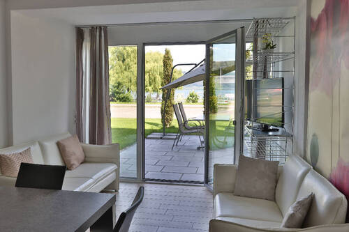 Ausbklick mit gemütlicher Couch.jpg - 3 Zimmer Etagenwohnung zur Miete in Bodman-Ludwigshafen