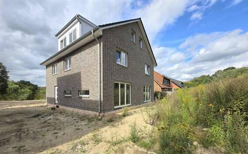 Haus am Wald in Kayhude - 6 Zimmer Doppelhaushälfte in Kayhude