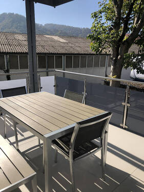 Schlafzimmer 1 mit eigenem Balkon mit Sitzmöglichkeit.jpg - 