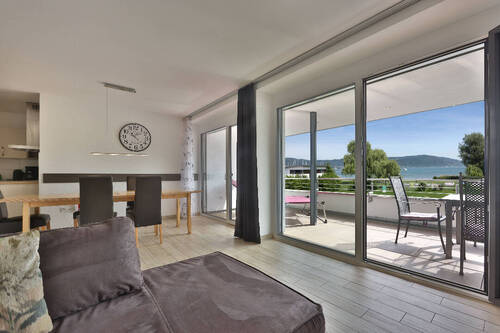 Ausbklick von der Couch mit Schlaffunktion.jpg - 3 Zimmer Etagenwohnung zur Miete in Bodman-Ludwigshafen