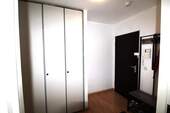 Flur mit Einbauschrank - 