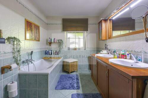 mit Wanne und Dusche - 