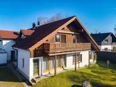 Außenansicht - Traumhafte Dachgeschosswohnung mit Kaminofen und Einzelgarage in Wörthsee