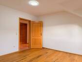 Schlafzimmer - 5 Zimmer Etagenwohnung zum Kaufen in Wörthsee