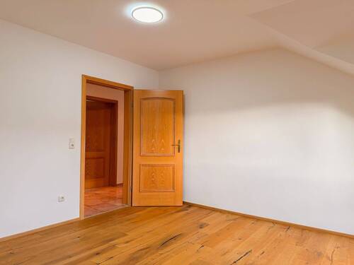 Schlafzimmer - 5 Zimmer Etagenwohnung zum Kaufen in Wörthsee