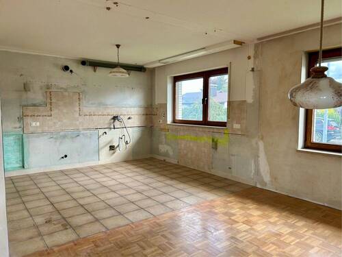 große Wohnküche - 5 Zimmer Einfamilienhaus in Hemhofen