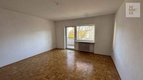 Wohnzimmer (2) - 4 Zimmer Etagenwohnung in Burgkirchen