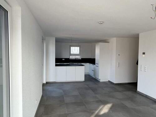 Wohn-Essbereich mit Küche - 