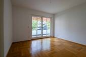 Zimmer 1 mit Balkonzugang 1-OG - 