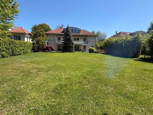 Blick zum Mehrfamilienhaus - Für Investor, Bestlage Schloßberg-Stephanskirchen, über den Dächern von Rosenheim, MFH+Baugrundstück
