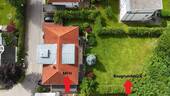 Blick zum Mehrfamilienhaus und Baugrundstück - 1 Zimmer Mehrfamilienhaus, Wohnhaus zum Kaufen in Stephanskirchen