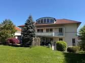 Blick zum Mehrfamilienhaus - 
