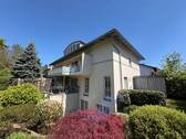 Blick zum Mehrfamilienhaus - 