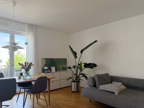Wohnzimmer - 3 Zimmer Etagenwohnung in München