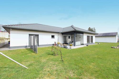 Außenansicht - Exklusiver Design-Bungalow mit Wintergarten, Smart Home und 1.269 m² Grundstück