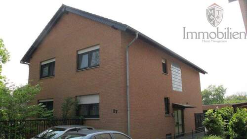 Hausvorderansicht mit Hauseingang - Etagenwohnung mit 90,00 m² in Lippstadt zum Kaufen