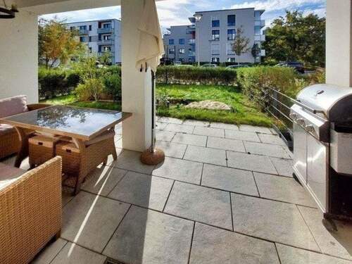 Blick in den Garten - 4 Zimmer Terrassenwohnung zum Kaufen in Berlin