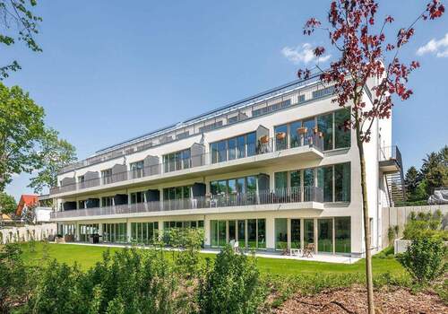 Bild 1 - Schöne 3 Zimmer Penthouse Wohnung mit Dachterrasse und großartigem Wasserblick