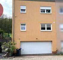 TOP LAGE! 3 SZ GARTEN + GROSSE GARAGE IN PERL!