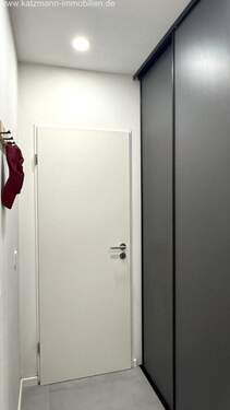 Garderoben-Schrank im Eingangsbereich - 