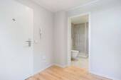 Flur mit Zugang zum Bad - 