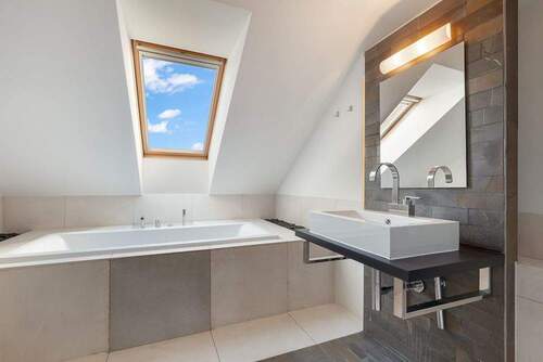 Modernes Wannenbad - 