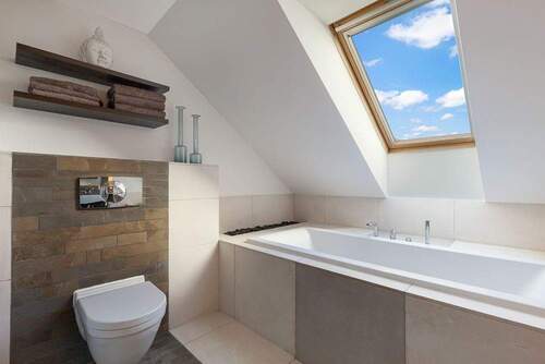 Modernes Wannenbad - 