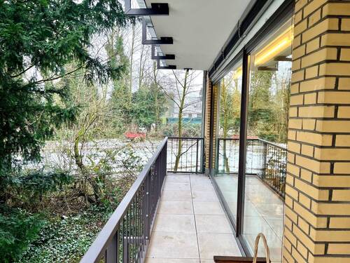 Balkon mit Blick in Grüne - Etagenwohnung mit 110,00 m&sup2; in Düsseldorf zum Kaufen