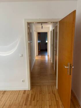 Blick Schlafzimmer zur Küche - Etagenwohnung mit 73,00 m&sup2; in Erlangen / Eltersdorf zur Miete