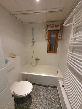 Bad mit Wanne - 