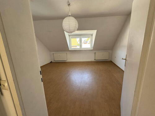 2. OG rechts: Zimmer - 