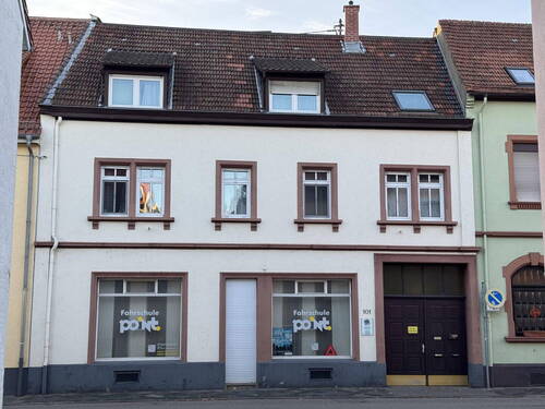 Vorderhaus Straßenansicht - Ohne Markler: Vorder- und Hinterhaus in Seckenheim