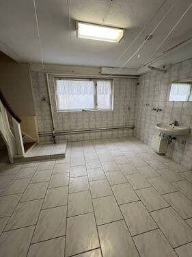 Raumhoch gefliest im Keller - 