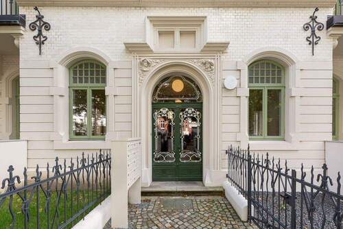 Hauseingang - 4 Zimmer Etagenwohnung zum Kaufen in Hamburg