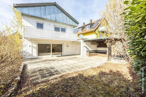 Blick vom Garten auf das Haus - 