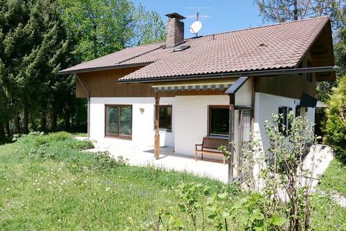 01-Ansicht-Südost - Großzügiges Einfamilienhaus in bevorzugter Lage