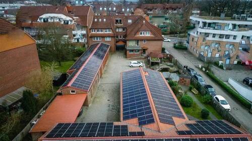 Hausrückseite mit Garagen und Stellplätzen - Gewerbeobjekt (Büro, Produktion, Verkauf) in Buchholz zum Kaufen