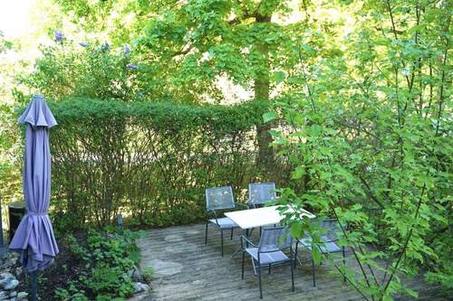 Garten mit Holzterrasse - 