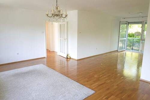 Essbereich rechts (13,47qm) - 4 Zimmer Etagenwohnung in Fürth
