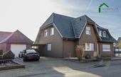 Auffahrt - Großes, gepflegtes Einfamilienhaus mit Garage, Carport, Keller und Garten in ruhiger Lage