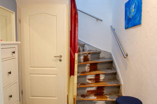 Flur mit Treppe - 