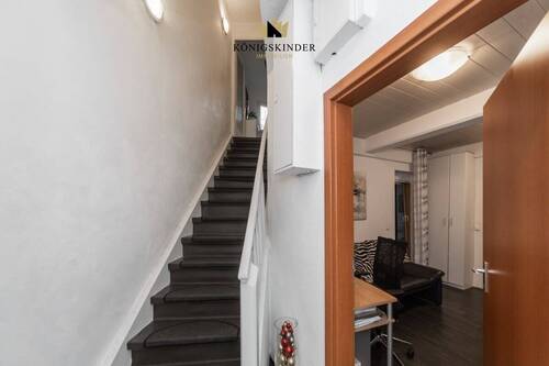 Flur - Einfamilienhaus mit 115,00 m² in Stuttgart zum Kaufen