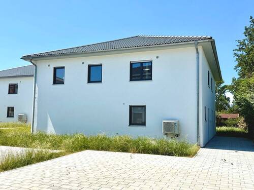 Einfahrt - 4 Zimmer Doppelhaushälfte zum Kaufen in Bellenberg