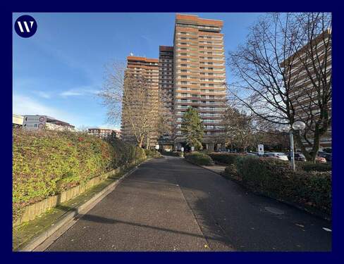 Ansicht - Frisch modernisiertes Wohnglück: 3 Zimmer mit Rundum-Balkon + modernes Bad mit Dusche + Aufzug