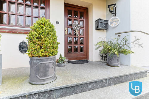 Großzügiger Hauseingang - 5 Zimmer Einfamilienhaus zum Kaufen in Plön