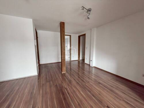 Sauerstraße 2 DG Wohnzimmer rechts Blick Richtung Bad - Mehrfamilienhaus, Wohnhaus mit 473,00 m² in Bad Orb zum Kaufen