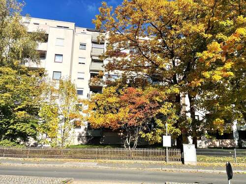 Fassade - Straßenseite - 